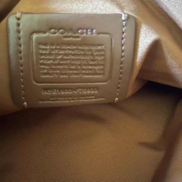 COACH Large Wristlet 30 Vandal Gummy - Picture 5 of 6